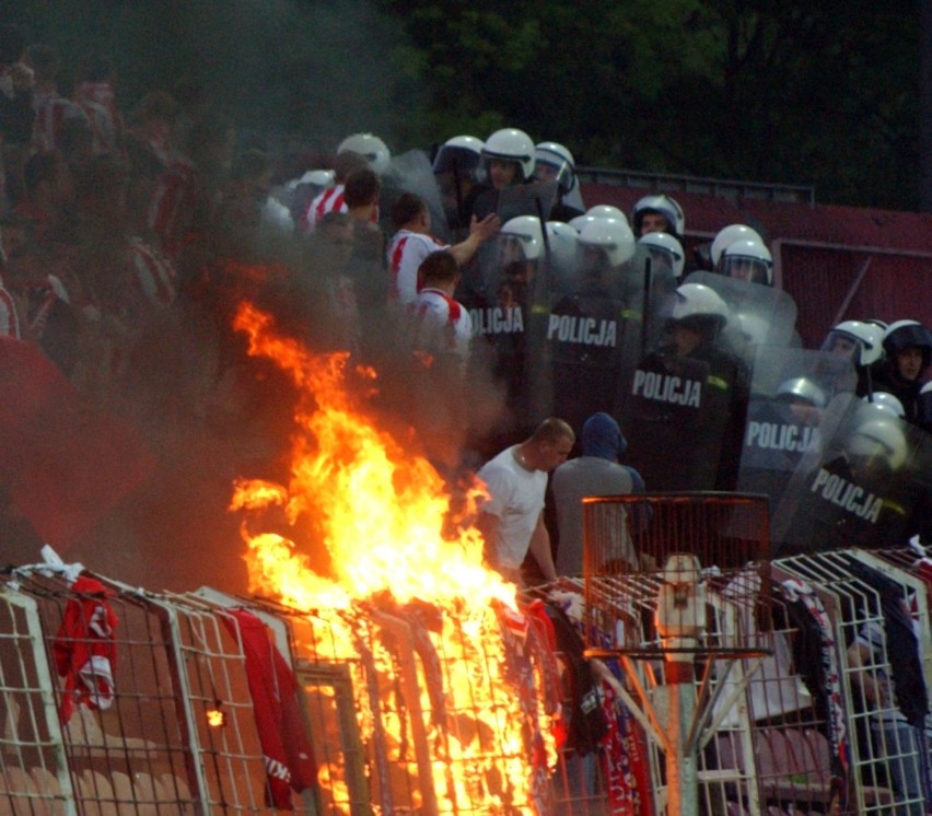 Derby Krakowa. Racowiska i oprawy na trybunach podczas meczów Wisły i Cracovii [ZDJĘCIA]