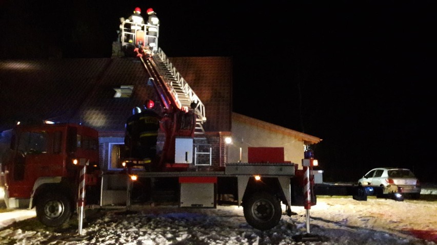 Dąbrowa Nowa: Pożar sadzy w kominie zakłócił im wieczór