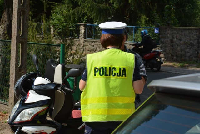 Policjanci krośnieńskiej drogówki, we wtorek (4 września) już od wczesnych godzin porannych przyglądali się zachowaniu kierowców, pieszych i rowerzystów na drodze.