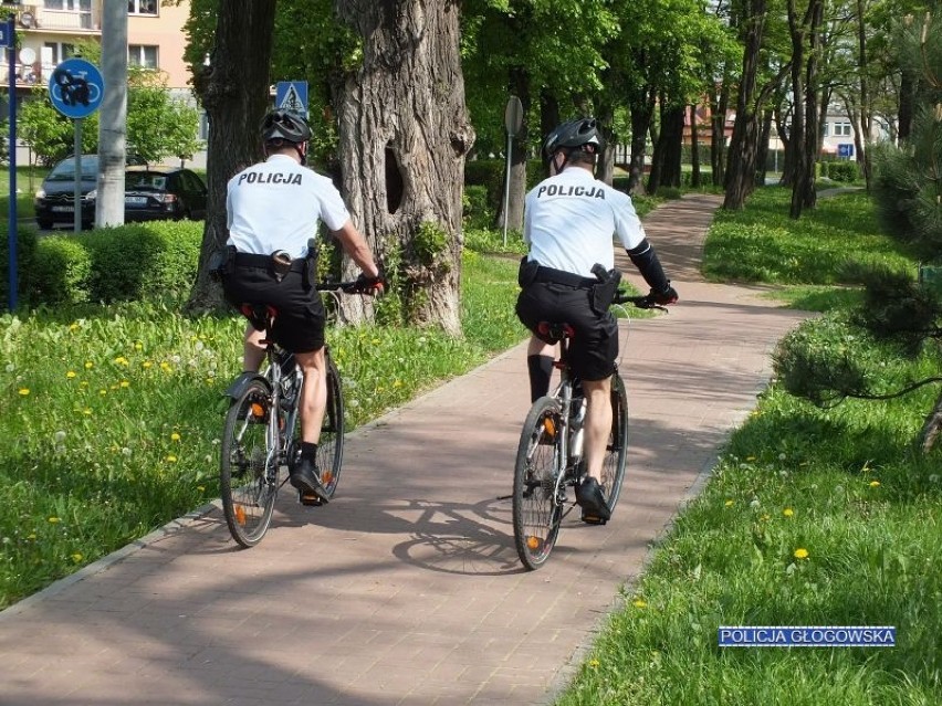 Głogów: Policjanci na rowerach, po pościgu, zatrzymali poszukiwanego mężczyznę