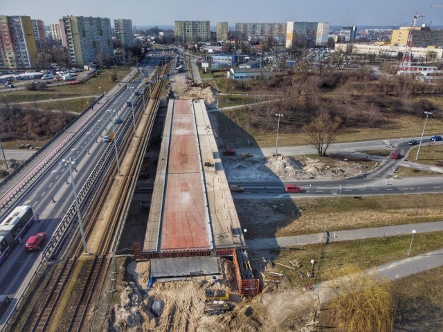 Budowa wiaduktu wzdłuż ulicy Wojska Polskiego - marzec 2021