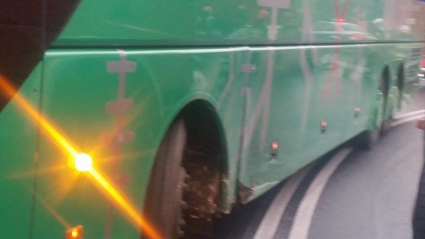 Szklarska Poręba: Samochód osobowy zderzył się z autobusem