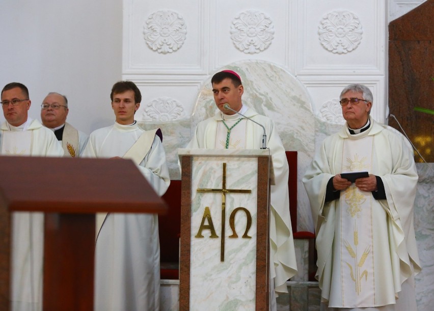 Biskup Marek Marczak odprawił mszę w Piotrkowie Tryb