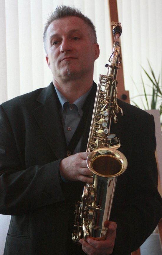 Jarosław Sereda 

Szklana sztuka, saksofon i przedsmak...