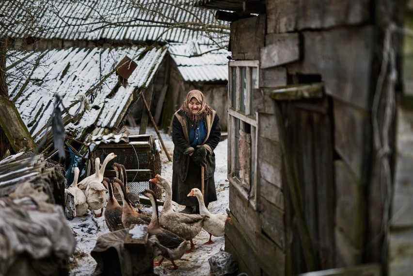 „Ostatni Ludzie Czarnobyla". O akcji pomocy i fotografiach Macieja Bogaczyka