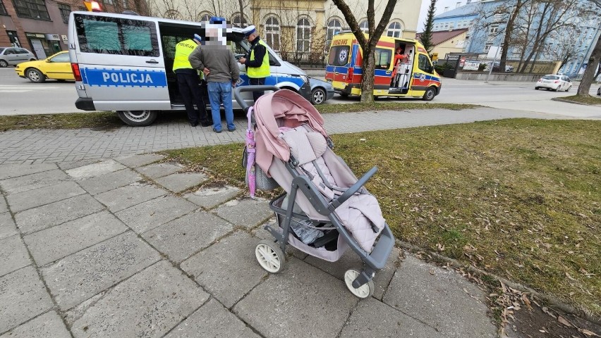 W centrum Kielc samochód potrącił kobietę z dzieckiem!