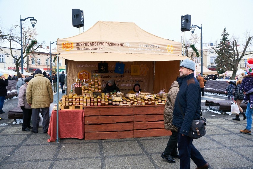Jarmark świąteczny na rynku w Mielcu.