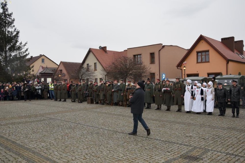 Uroczystość na placu Wolności w Budzyniu (ZDJĘCIA)