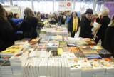 Rozpoczęły się Targi Książki 2023 w Poznaniu. Na odwiedzających czekają ciekawe nowości wydawnicze 