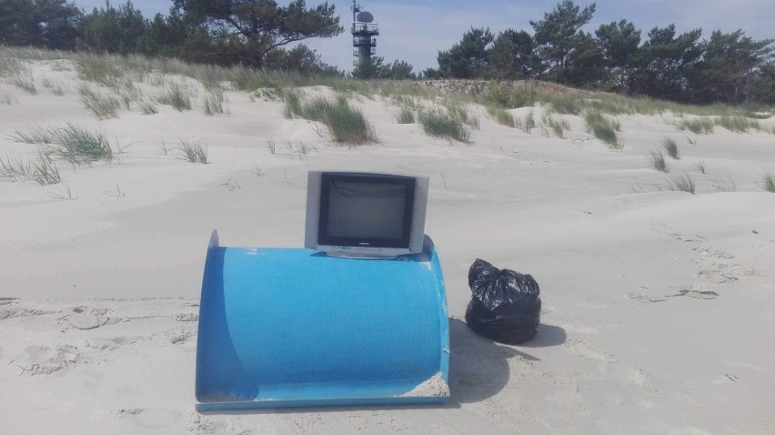 Zbrylona parafina na plaży w Helu, lipiec 2018