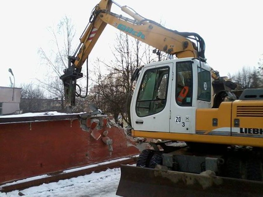 Bełchatów: Trzy lata temu wyburzono klub "Piwnica". Pamiętacie? [ZDJĘCIA]