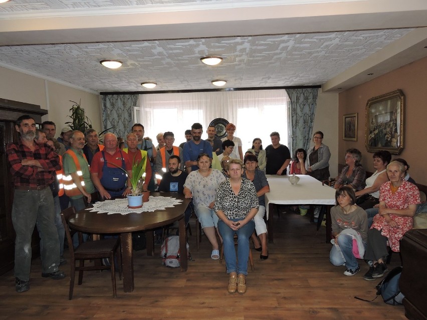 Uczestnicy projektu "Praca za czynsz" w Chorzowie