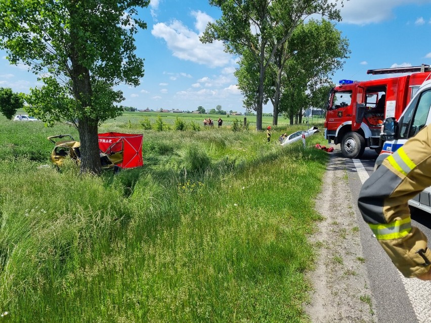 Śmiertelny wypadek w Bąkowie Górnym koło Łowicza. Zginęło starsze małżeństwo