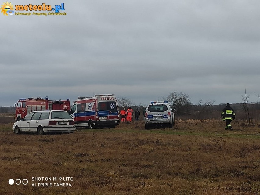 Starzynka: Samochód wpadł do Krzny. Policja szuka kierowcy 