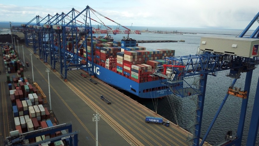 Już 15 mln kontenerów przeszło przez terminal DCT w Porcie...