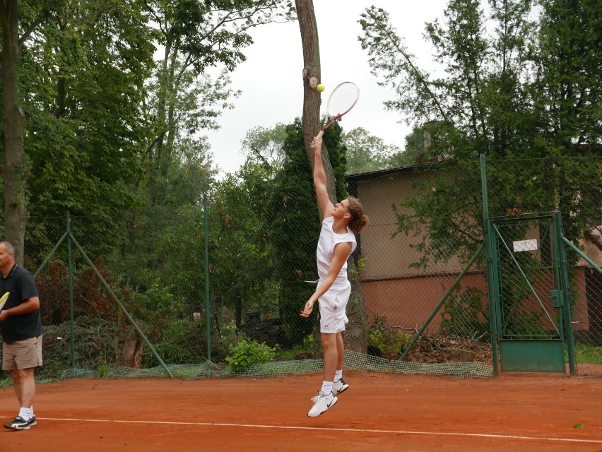 Deblowe Mistrzostwa Powiatu w tenisie ziemnym w Żninie [zdjęcia]