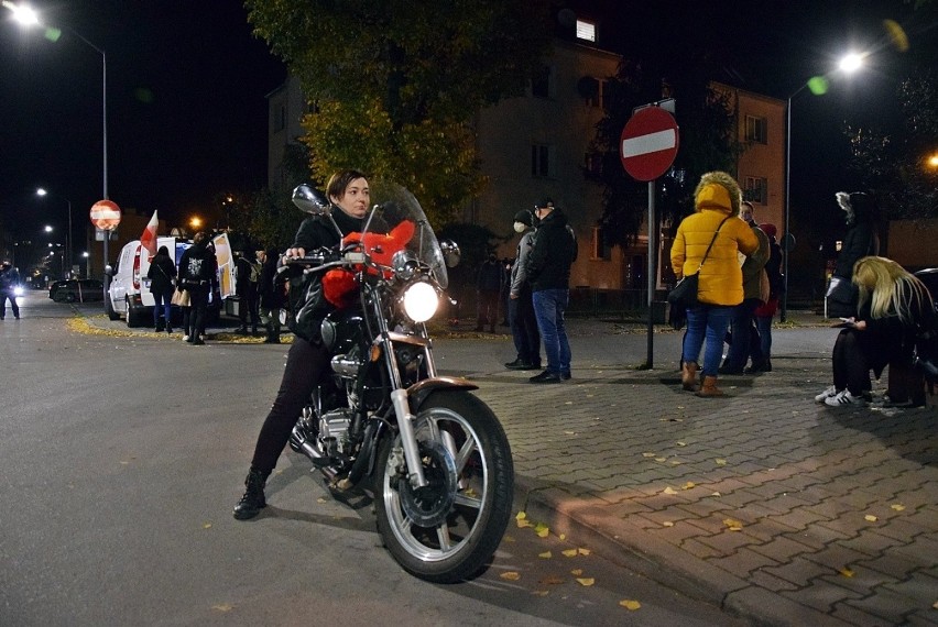 Protest kobiet w Stargardzie. Głośny marsz po mieście, z przejazdem motocyklów i quadów