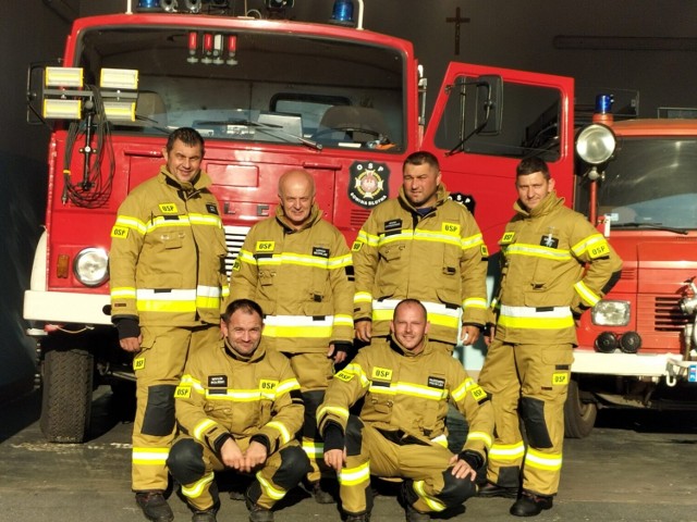 Strażacy z OSP Sowina Błotna dzięki pozyskanej dotacji zakupili sześć kompletów nowoczesnych ubrań specjalnych