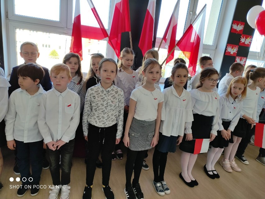 Dzieci uczciły święto Konstytucji 3 maja i Dzień Flagi