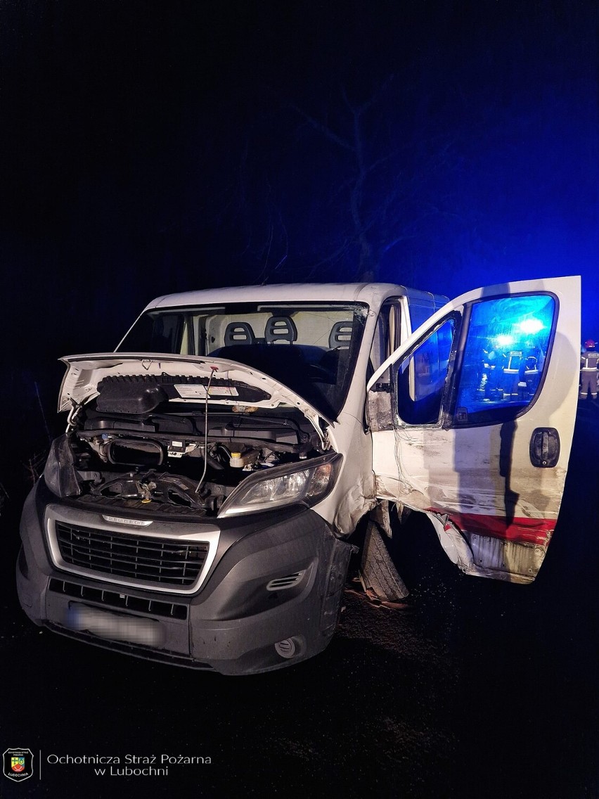 Poranny wypadek na drodze między Glinnikiem a Konewką koło Tomaszowa. Zderzyły się cztery samochody [ZDJĘCIA]
