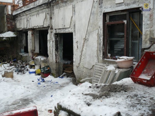 Bezdomni często przebywają w opuszczonych budynkach i tzw. pustostanach