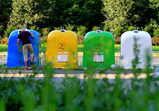 Władze Łodzi, za 1,4 mln zł, kupiły pojemniki do selektywnej zbiórki odpadów