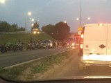 Kraków. Poważny wypadek na ulicy Tischnera. Motocykl zderzył się z osobówką [ZDJĘCIA]