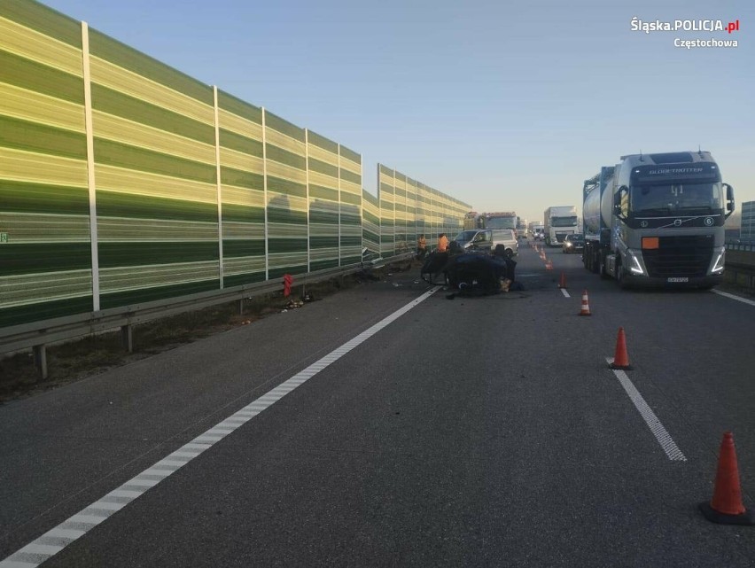 Poważny wypadek na autostradzie pod Częstochową. Poszkodowany w ciężkim stanie