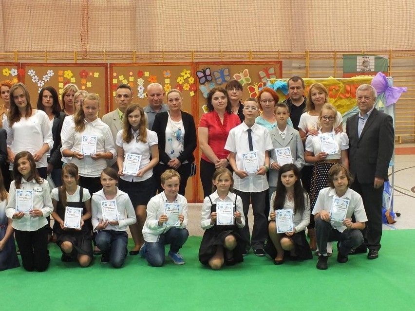 Złotów: Stypendia Burmistrza dla najlepszych uczniów złotowskich szkół [GALERIA]