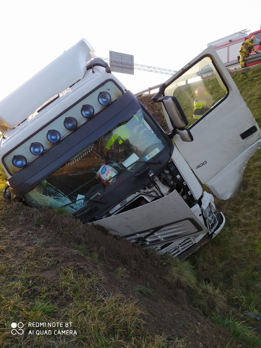 Wypadek cieżarówki na S8 koło Zduńskiej Woli           