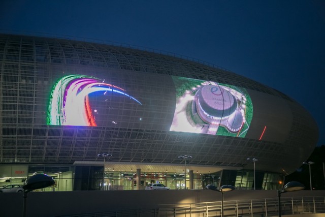 Test ekranu na Kraków Arenie.

Zobacz też: Kraków Arena: montaż ekranów LED