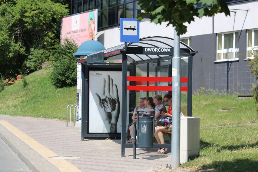 Działa sztuki na przystankach w Koninie. Ruszyła akcja „Sztuka nas szuka”. To już nie pierwsza tego typu wystawa