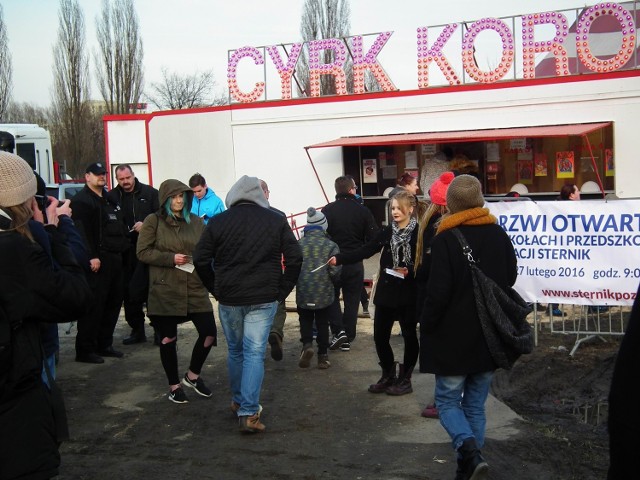 Do Poznania przyjechał cyrk Korona. Kilkadziesiąt osób protestowało pod okiem policji