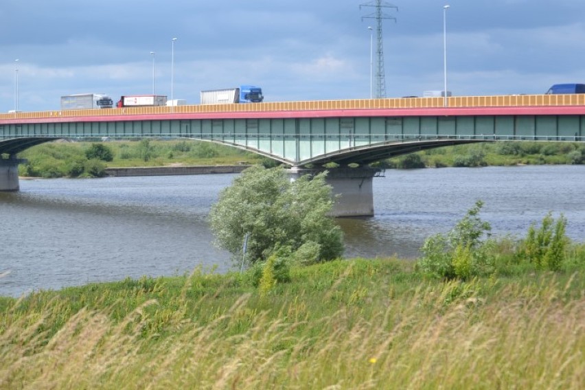 Stare Babki. Korek na trasie nr 7 powstał po wypadku na...