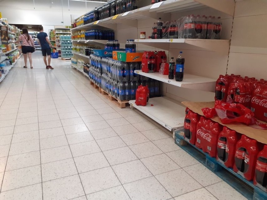 Trwa likwidacja sklepu Tesco znajdującego się w centrum...