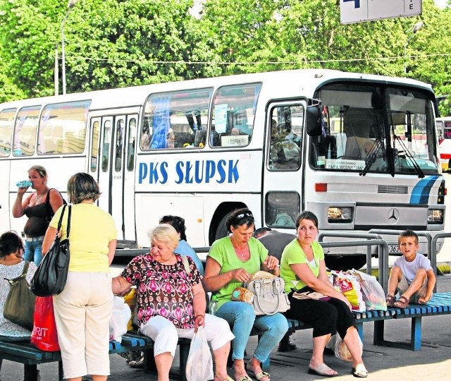 Z rozkładów jazdy znikają kolejne kursy autobusów łączących małe miejscowości z miastami powiatowymi