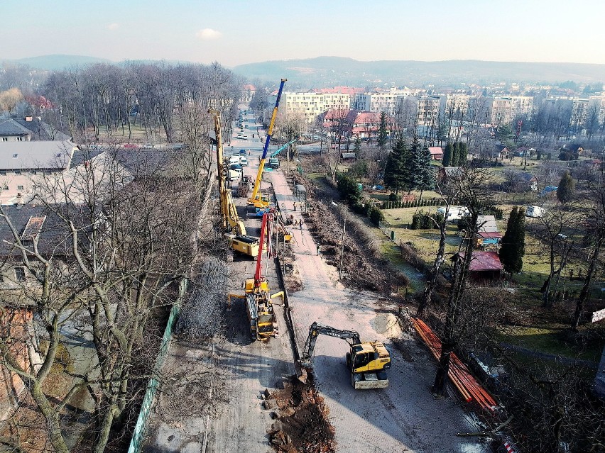 PKP zaczęło prace przy przejeździe w Krzeszowicach, a teraz...