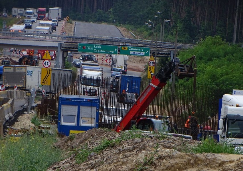 W Dąbrowie Górniczej trwa budowa nowej trasy S1...