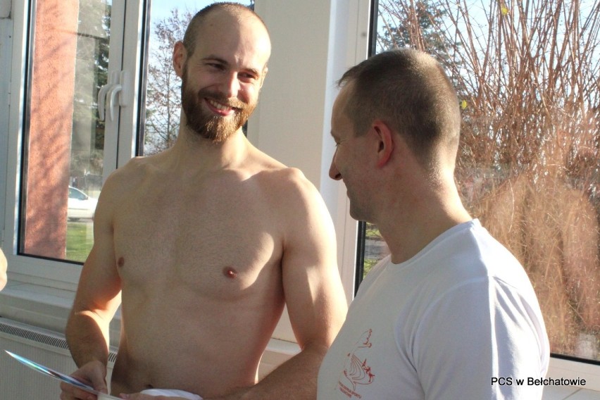 Mikołajkowe zawody pływackie dla Wiktorka w Bełchatowie