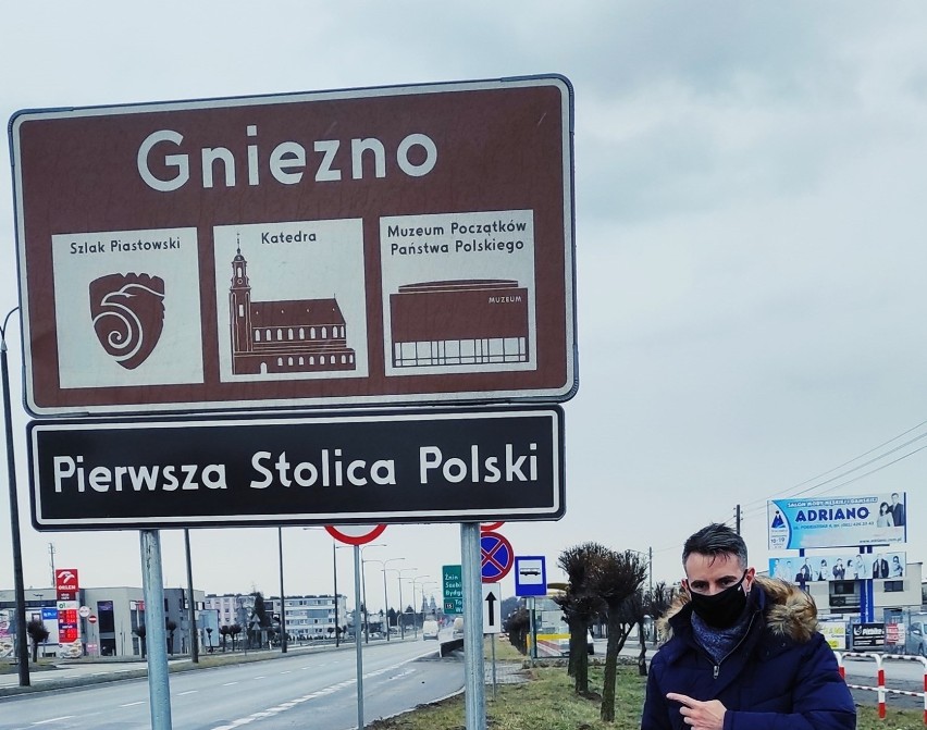 Tablice z napisem „Pierwsza Stolica Polski” witają przyjezdnych z Poznania i Kłecka