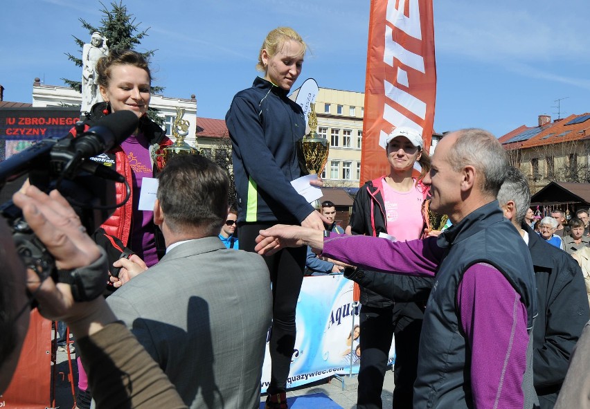 Rekordowa ilość zawodników na starcie Półmaratonu Żywieckiego wokół Jeziora Żywieckiego [ZDJĘCIA]