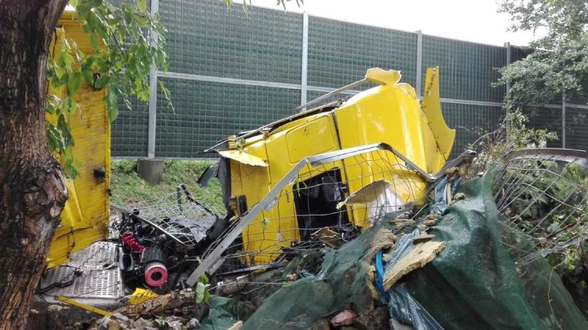Tragiczny wypadek w Bochni. Nie żyją dwie osoby [ZDJĘCIA, WIDEO]
