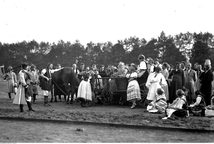 1925-09 - Przedstawienie plenerowe na krakowskich Błoniach...
