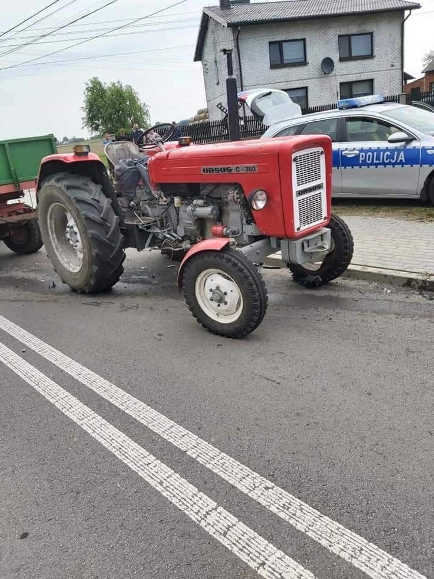 Policja Kłobuck: Ciągnik Ursus wjechał w Alfę Romeo