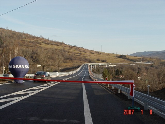 Jak czytamy na stronie gddkia.gov.pl w materiale z 200 roku -  ukończenia budowy tzw. obwodnicy Węgierskiej Górki – o dł. 8,5 km drogi jednojezdniowej – planuje się ukończyć w latach 2009 – 2011. 

Pozostaje mieć nadzieję że petycja pomoże...