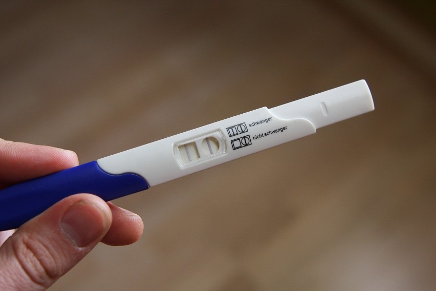 Pozytywne testy ciążowe.