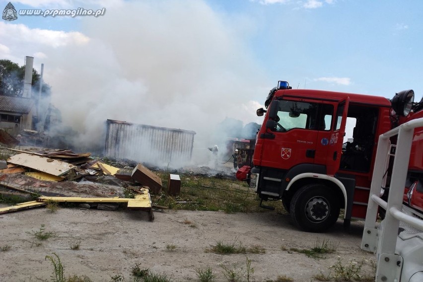 Pożar kontenerów budowlanych w Markowicach [ZDJĘCIA]