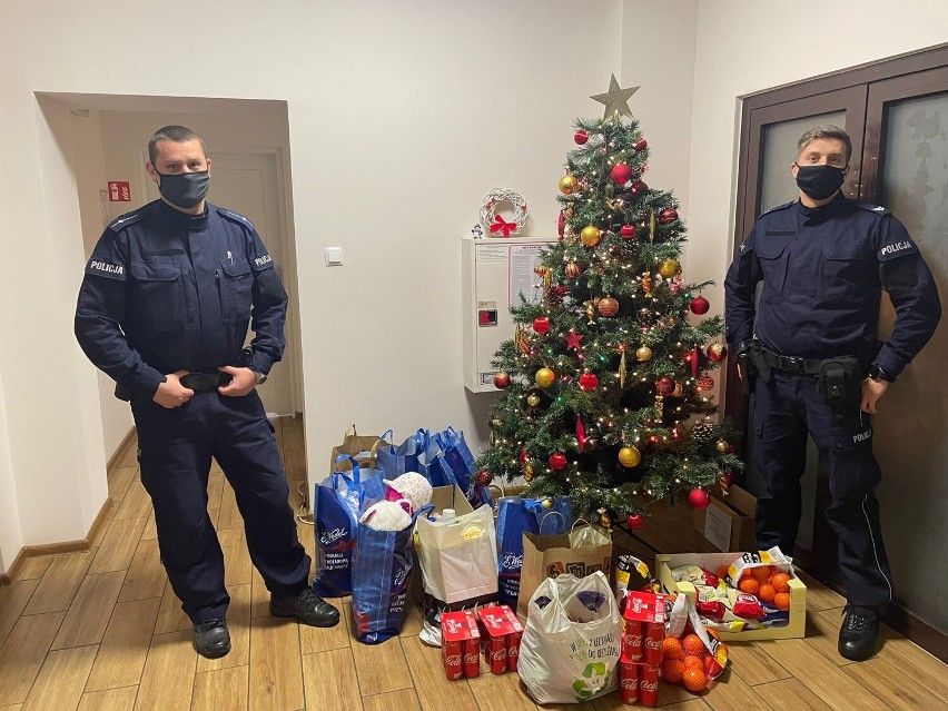 Policjanci z Ząbkowic przygotowali świąteczne podarunki