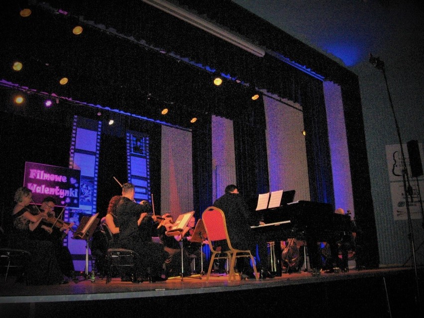 Radomska Orkiestra Kameralna zaprosiła na koncert "Filmowe Walentynki". Były owacje na stojąco. Zobacz zdjęcia i film