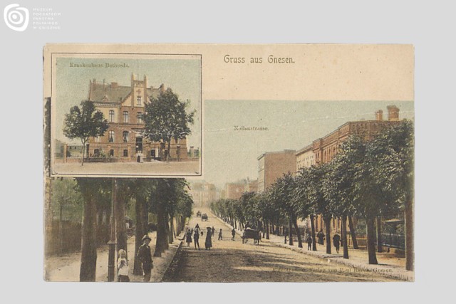 Po lewej, u góry -  szpital przy ul. 3 Maja (Krankenhaus Bethesda). W późniejszym okresie do gmachu dobudowano lewe skrzydło z charakterystyczną wieżyczką na dachu. Pocztówka fotograficzna z 1900 r., wydawnictwa Paula Raucha w Gnieźnie.